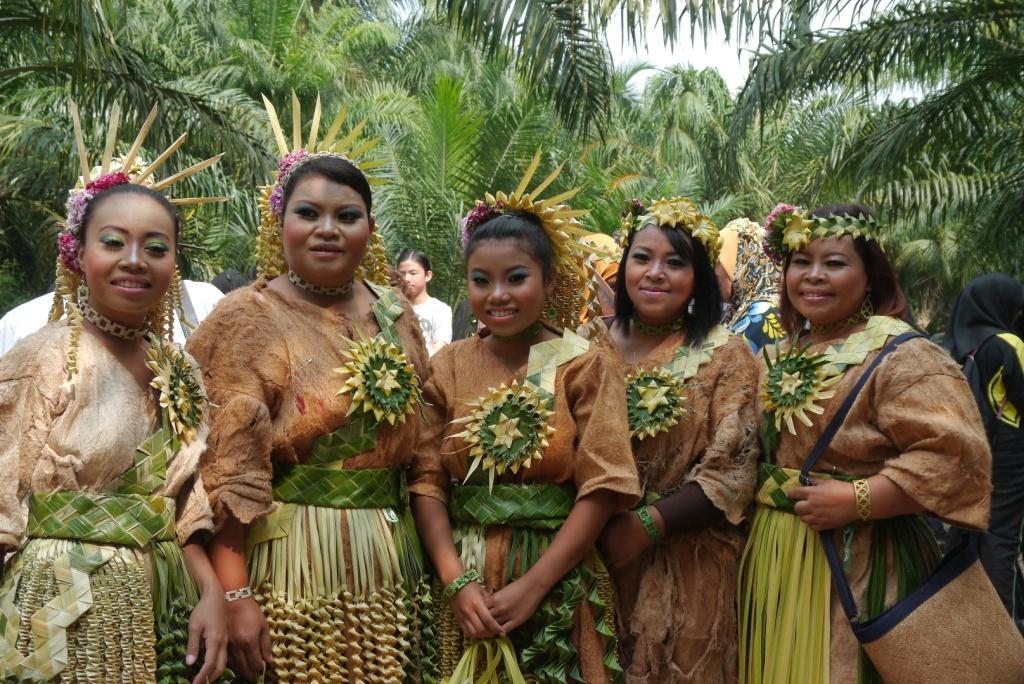 Аборигены малайзии 4 буквы. Сенои племя Малайзии. Племя оранг Малайзия. Оранг асли. Жители Гавайских островов.